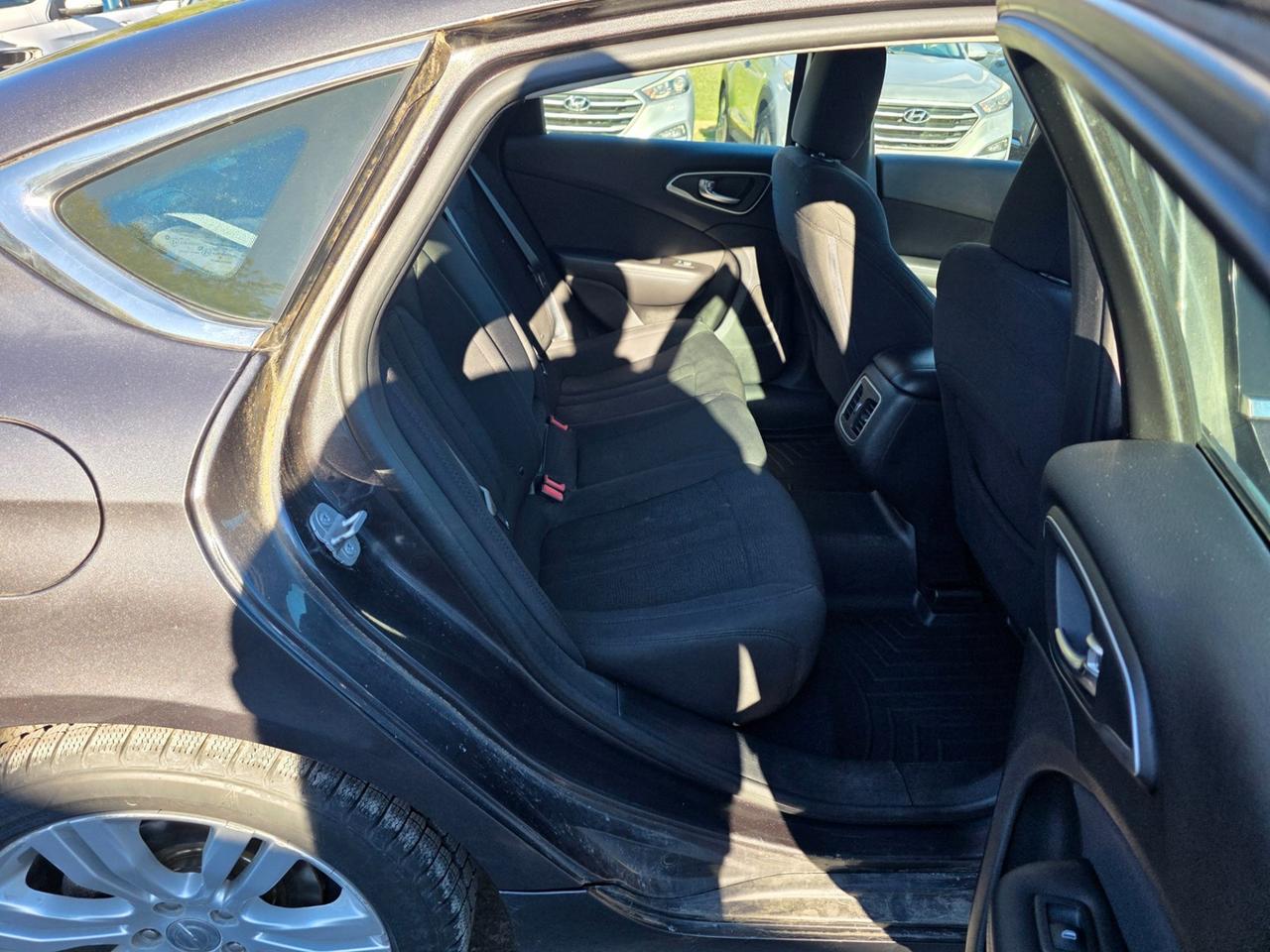 2015 Chrysler 200 Limited Photo
