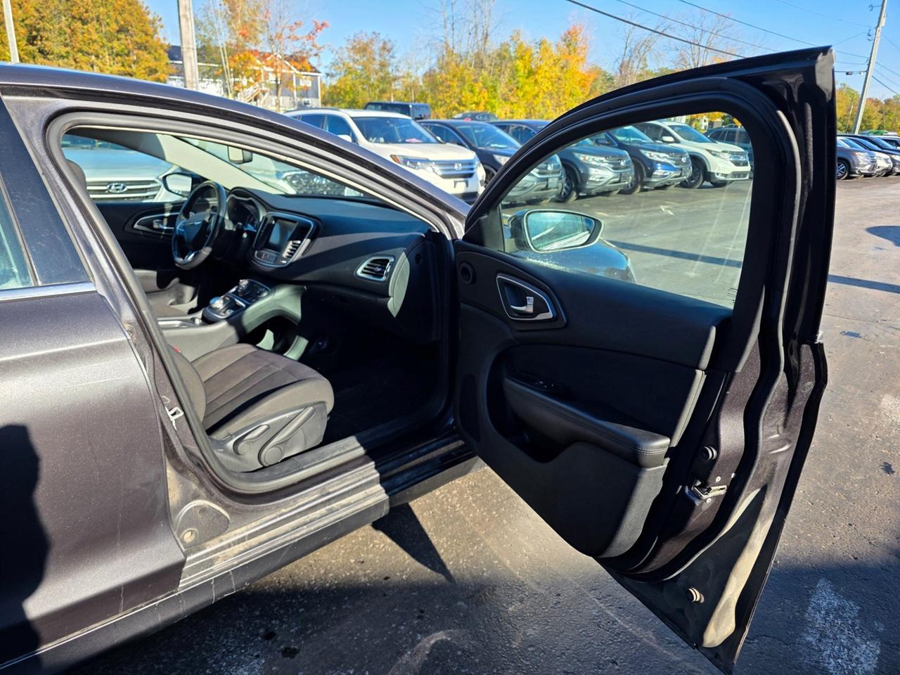2015 Chrysler 200 Limited Photo