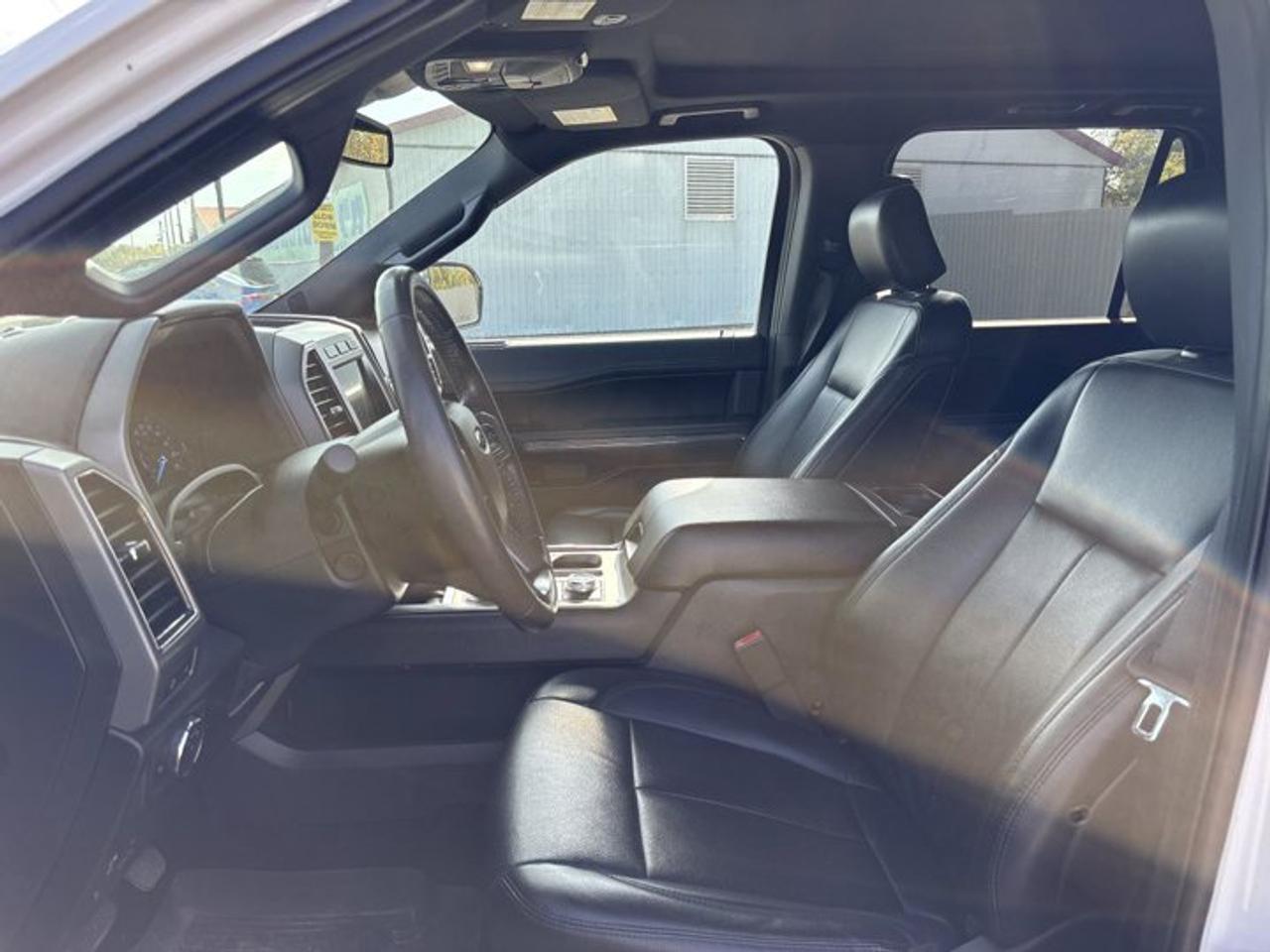 2019 Ford Expedition XLT 4x4 | Panoramic Roof | Ventilated Seats | Leather Seats | Heated Steering Photo