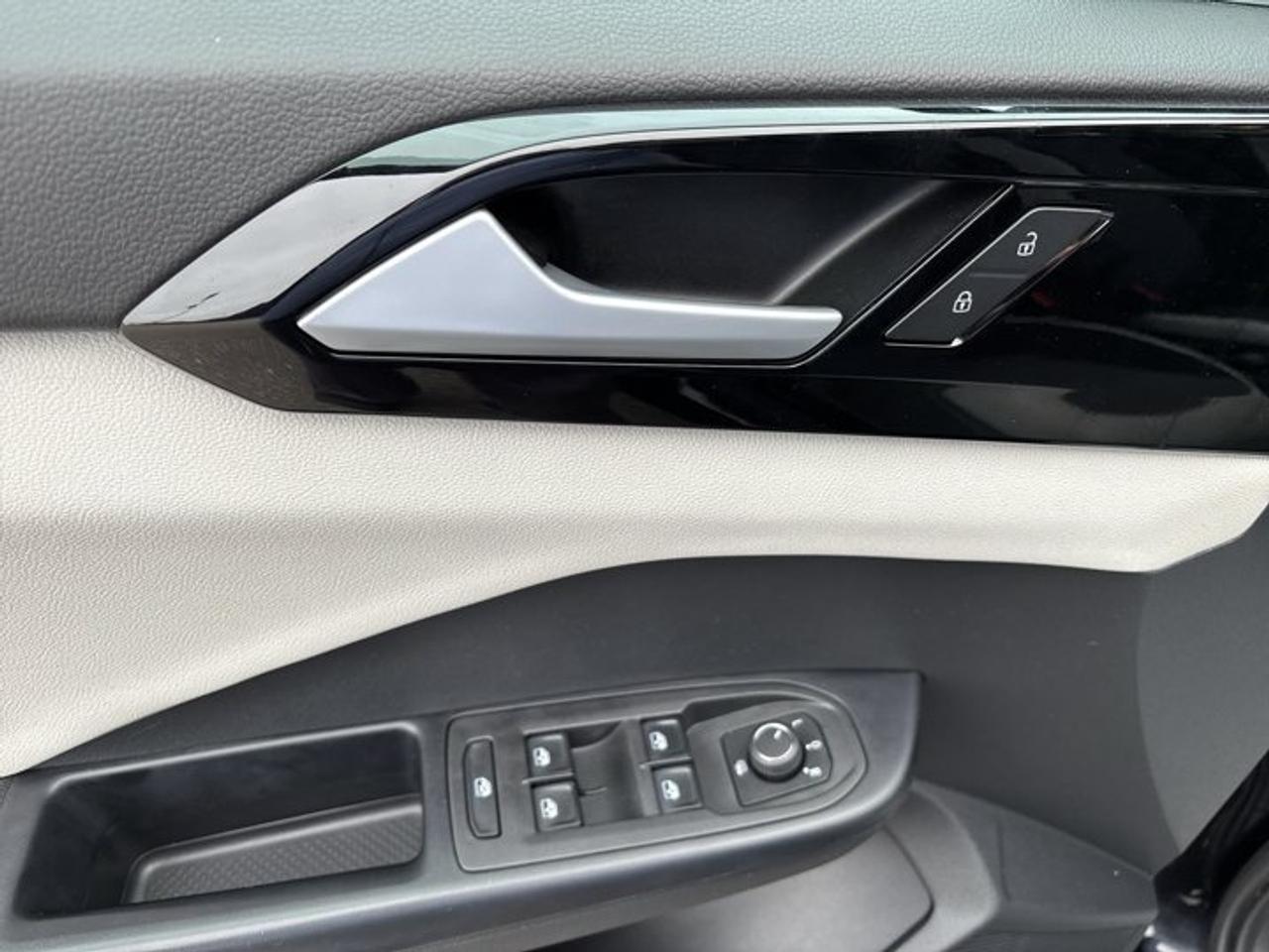 2026 Volkswagen Taos Trendline 4WD | No Accidents | Heated Steering Photo