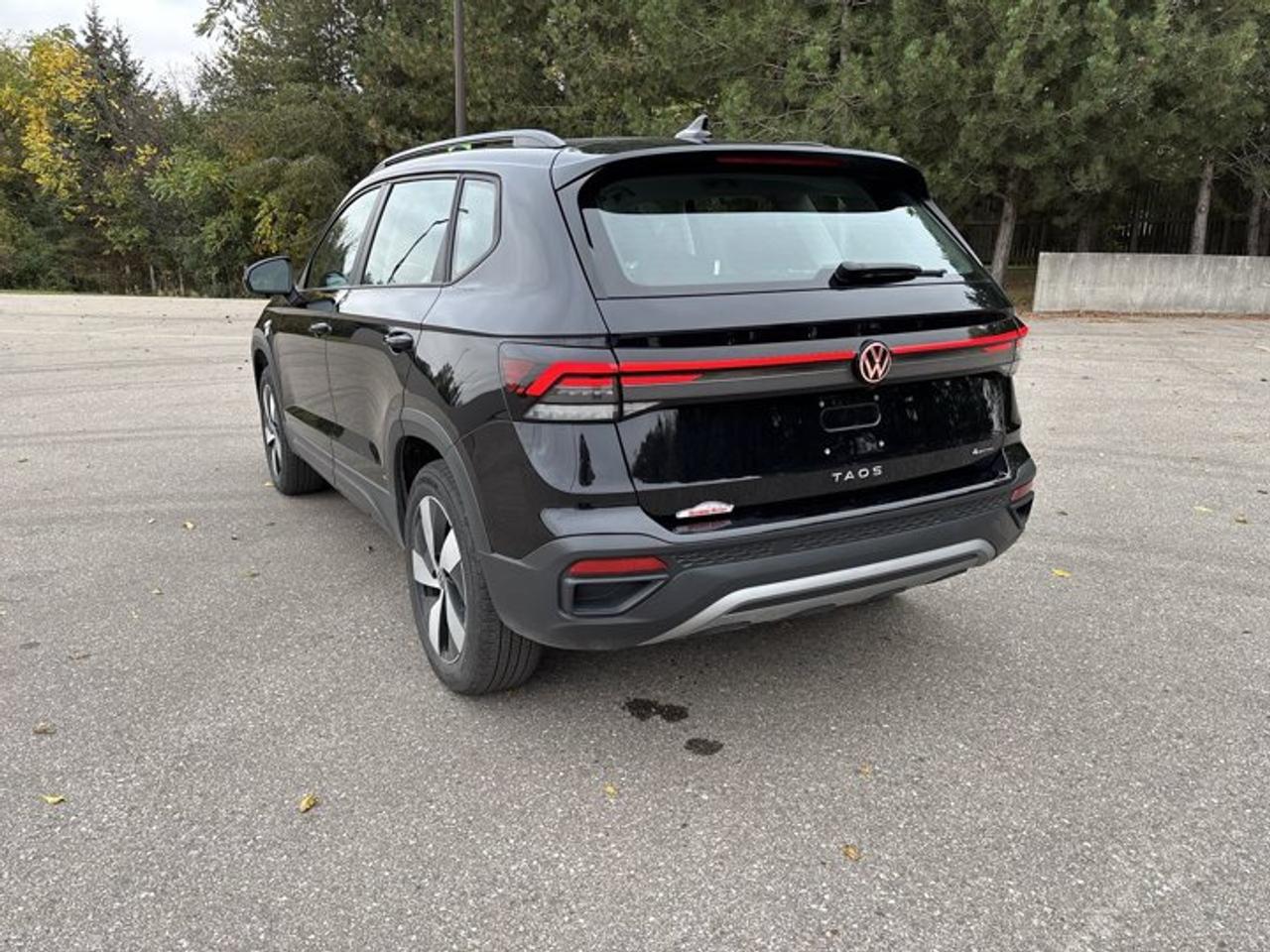 2026 Volkswagen Taos Trendline 4WD | No Accidents | Heated Steering Photo