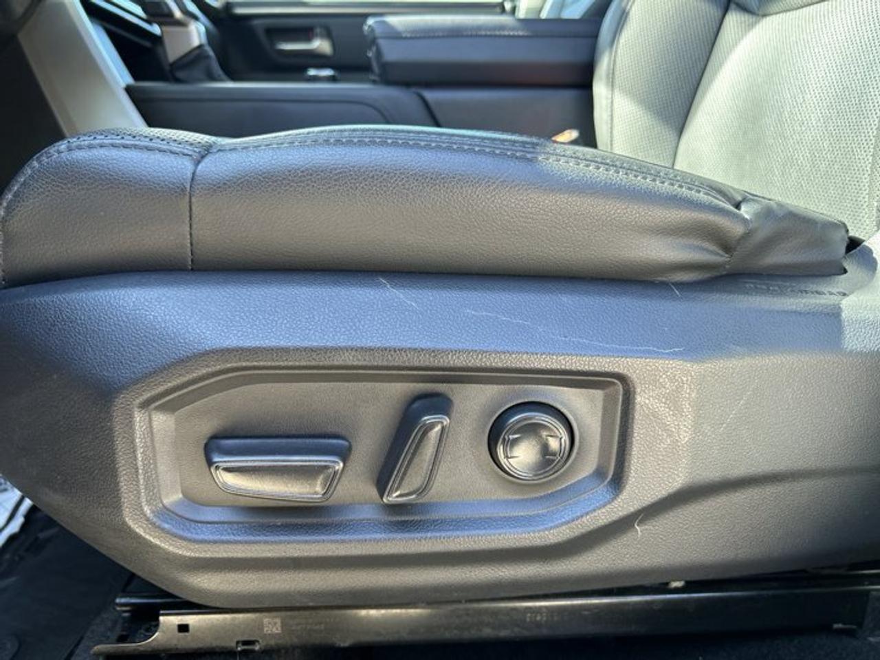2023 Toyota Tundra Limited Crewmax 4x4 | No Accidents | Leather Seats| Ventilated Seats | Panoramic Roof Photo