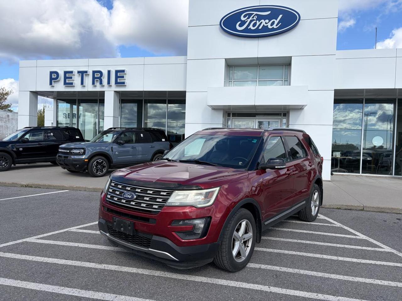 2016 Ford Explorer XLT Photo0