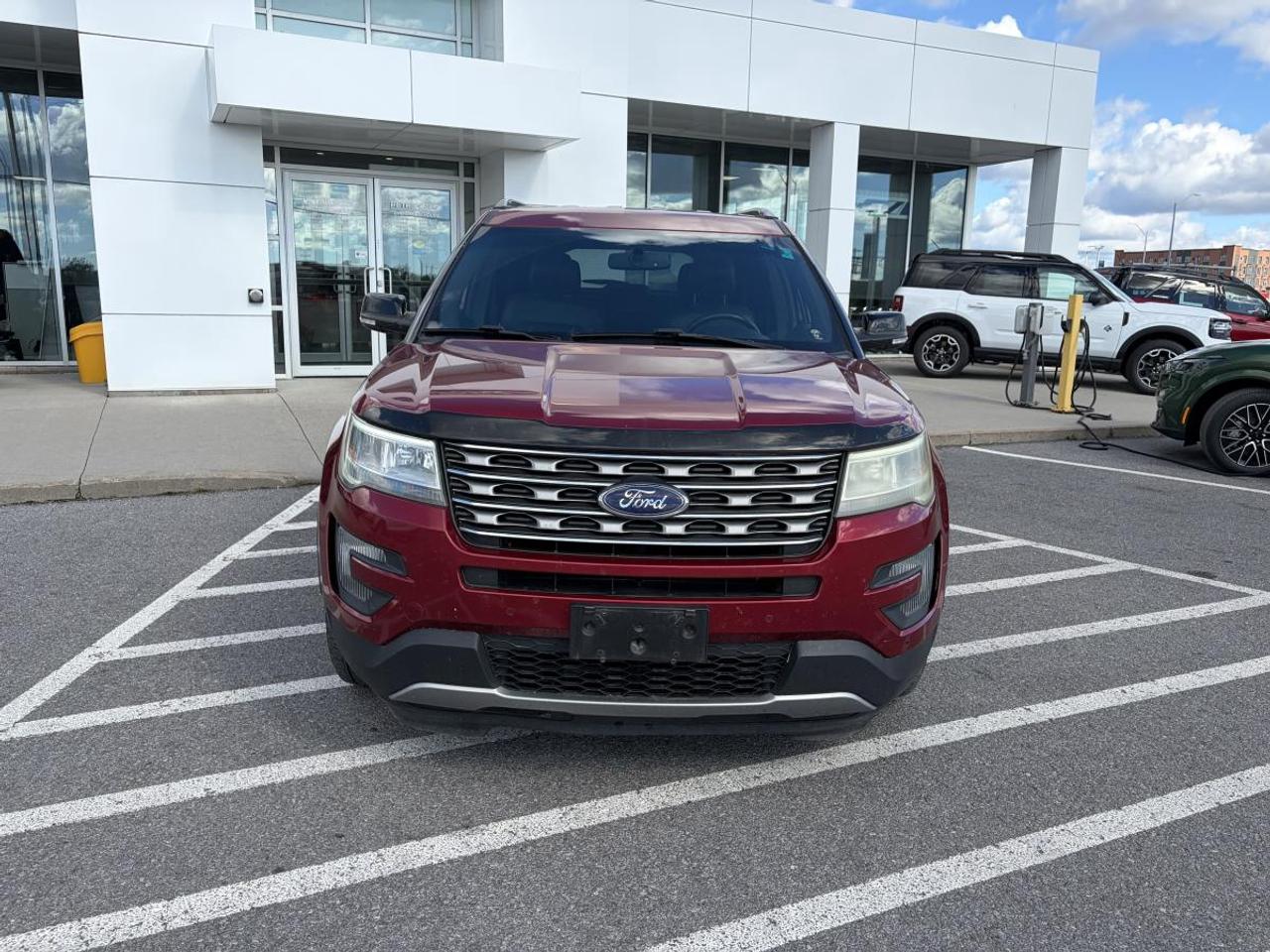 2016 Ford Explorer XLT Photo1
