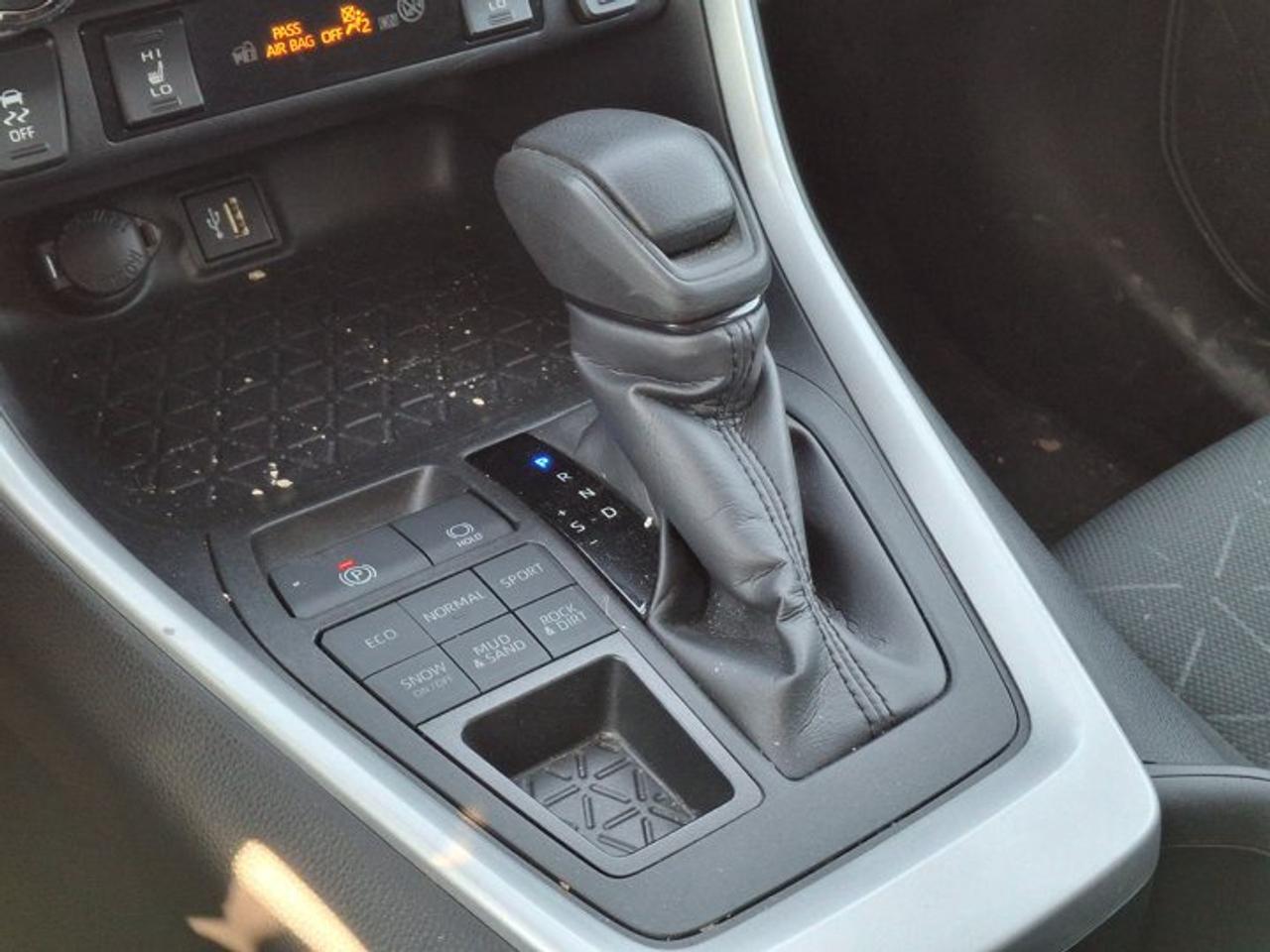 2024 Toyota RAV4 XLE AWD | Sunroof | Power Seat | Heated Wheel + Seats | Radar Cruise | Power Liftgate | and More ! Photo