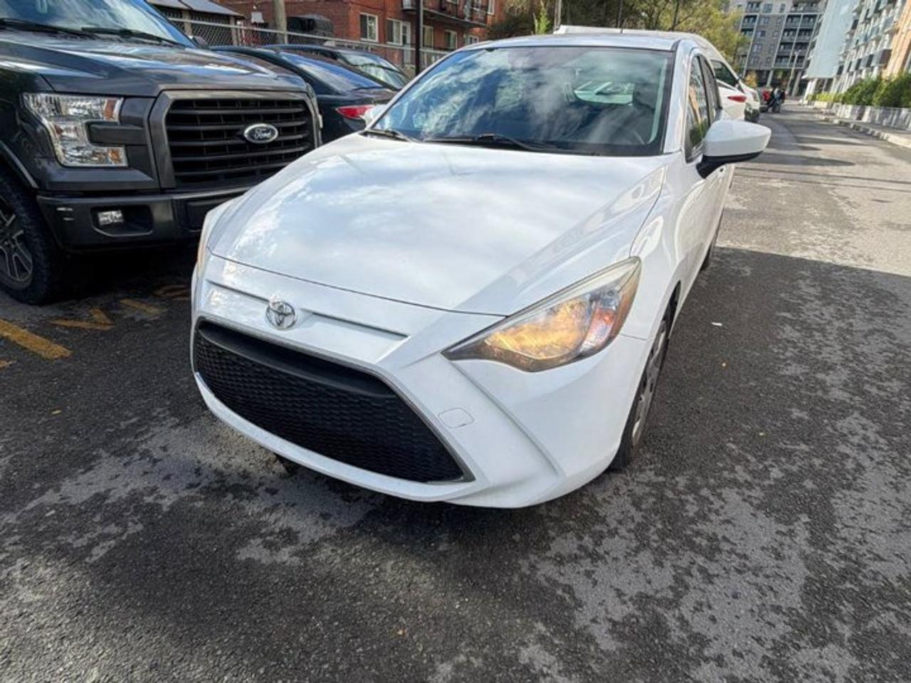 2020 Toyota Yaris Hatchback | Gas Saver | AC | Cruise Control | CarPlay + Android | Push to Start | Rear Cam | and More ! Photo0