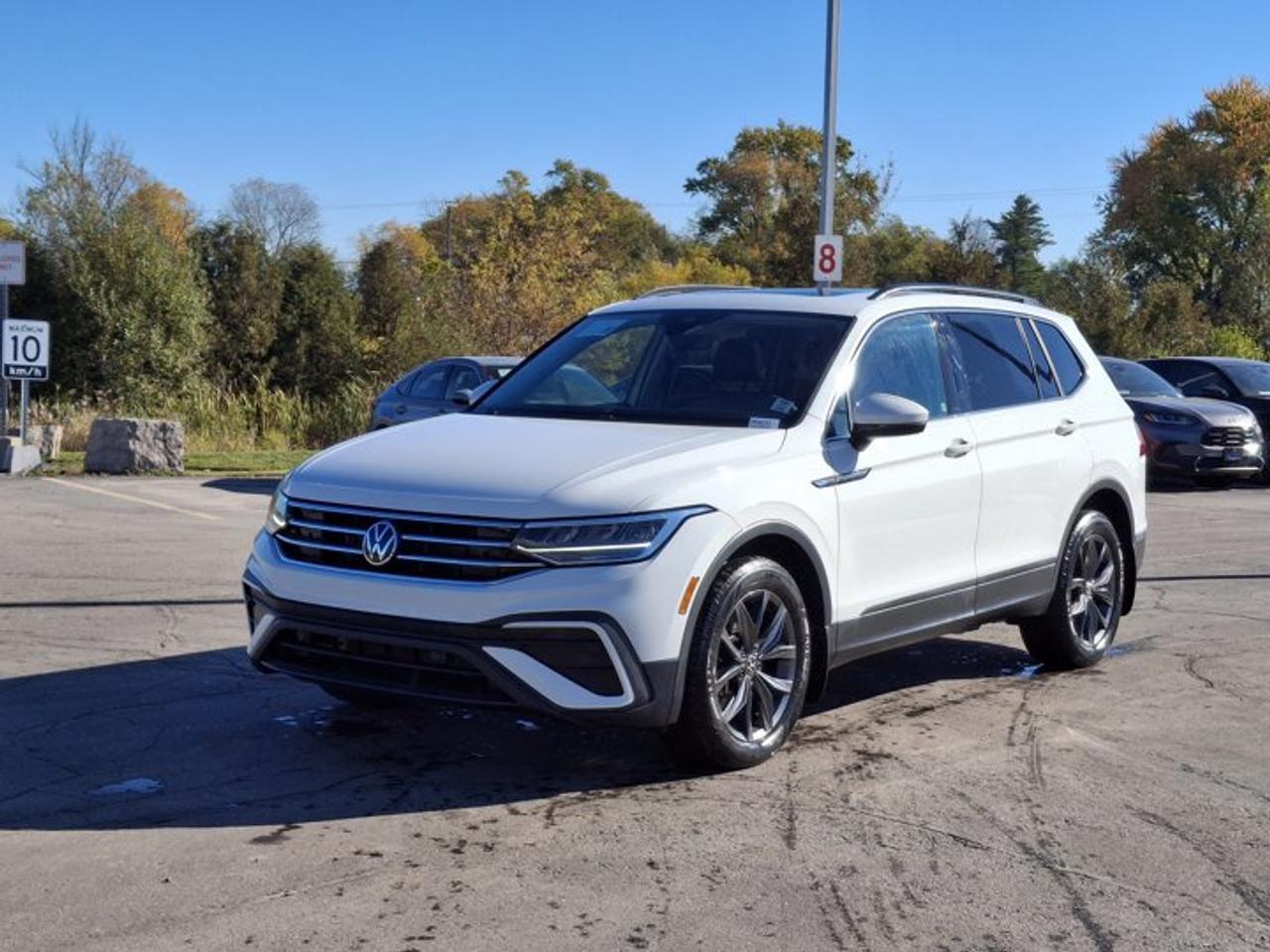 2023 Volkswagen Tiguan Comfortline AWD | 3rd Row Seats | Leather | Sunroof | Adaptive Cruise | CarPlay + Android and More ! Photo0