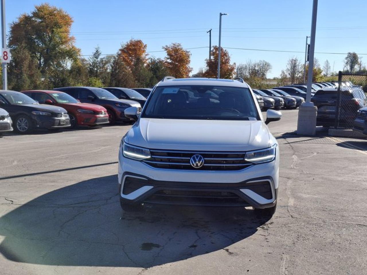 2023 Volkswagen Tiguan Comfortline AWD | 3rd Row Seats | Leather | Sunroof | Adaptive Cruise | CarPlay + Android and More ! Photo