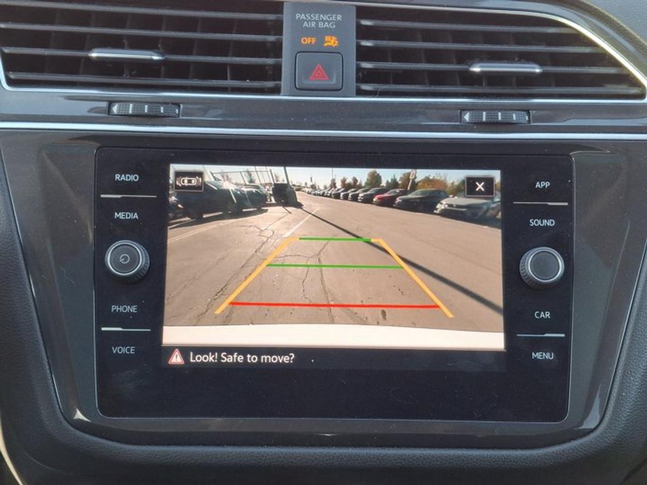 2023 Volkswagen Tiguan Comfortline AWD | 3rd Row Seats | Leather | Sunroof | Adaptive Cruise | CarPlay + Android and More ! Photo