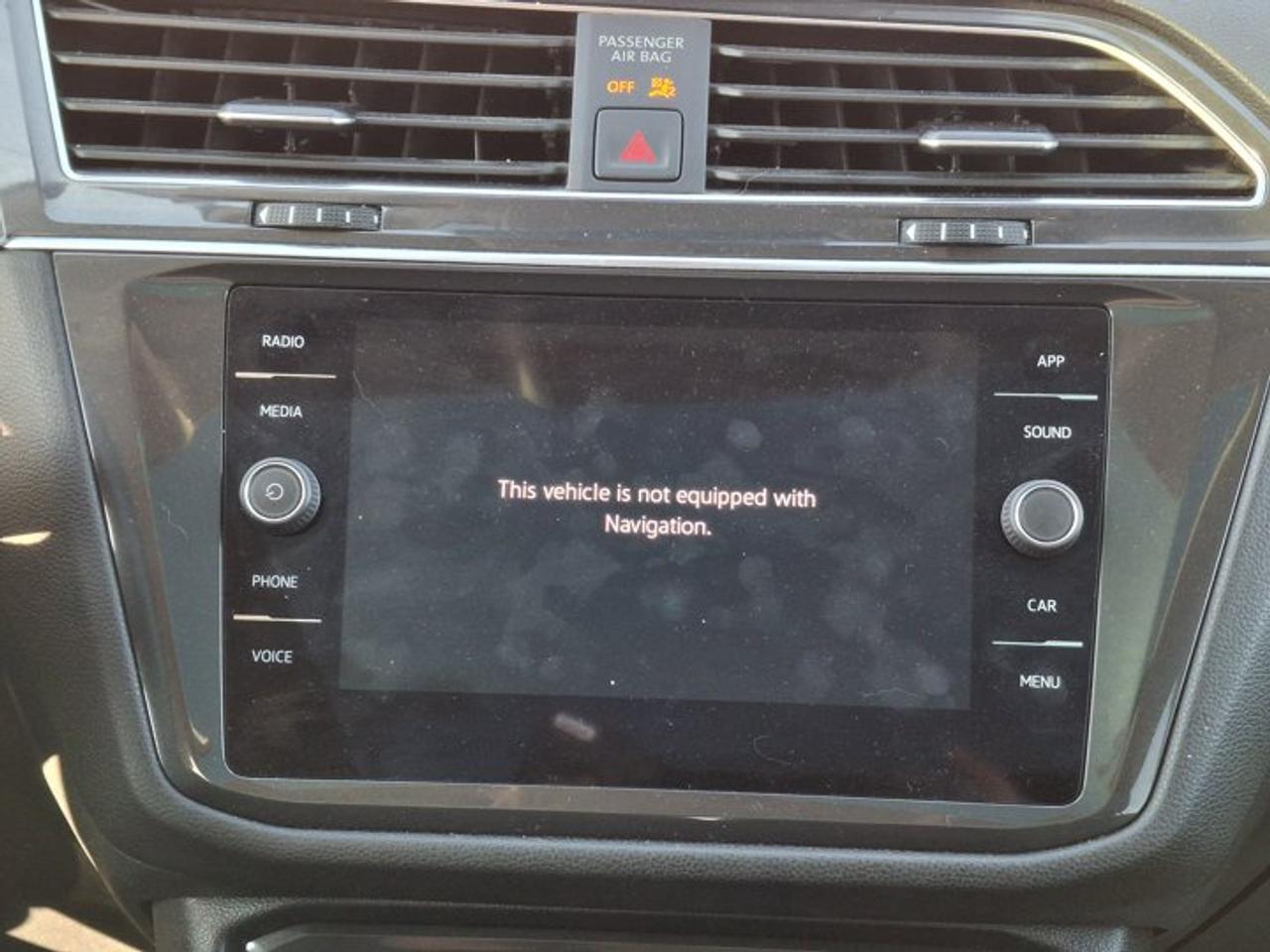 2023 Volkswagen Tiguan Comfortline AWD | 3rd Row Seats | Leather | Sunroof | Adaptive Cruise | CarPlay + Android and More ! Photo