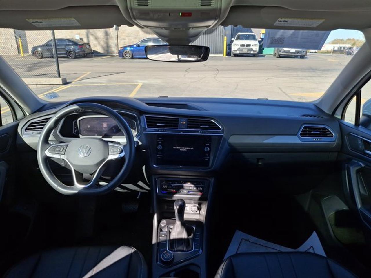 2023 Volkswagen Tiguan Comfortline AWD | 3rd Row Seats | Leather | Sunroof | Adaptive Cruise | CarPlay + Android and More ! Photo