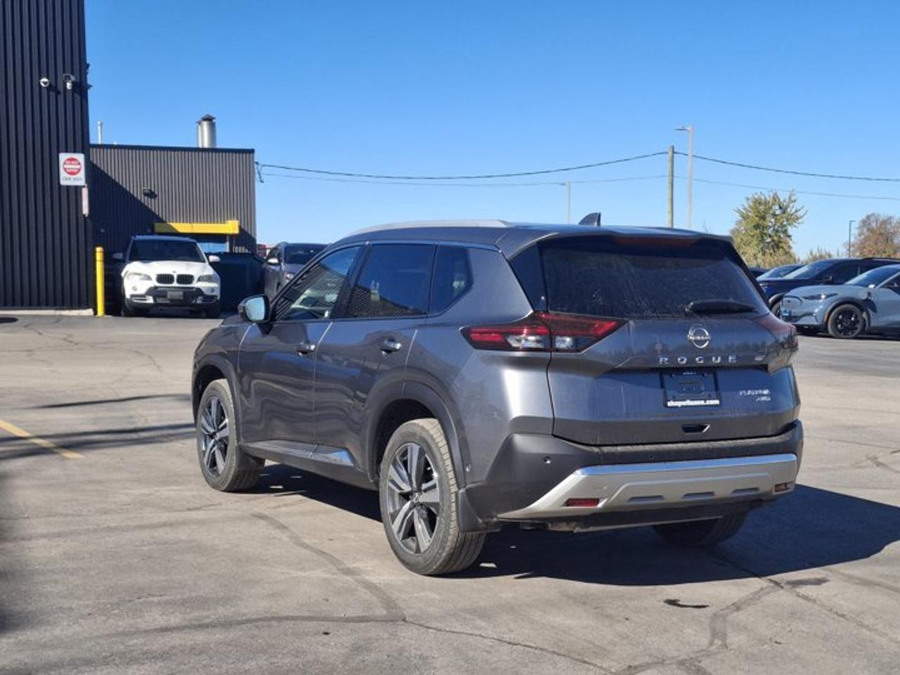 2023 Nissan Rogue Platinum AWD | Leather | Sunroof | Nav | HUD | 360 Camera | Bose | 19" Wheels | and More ! Photo
