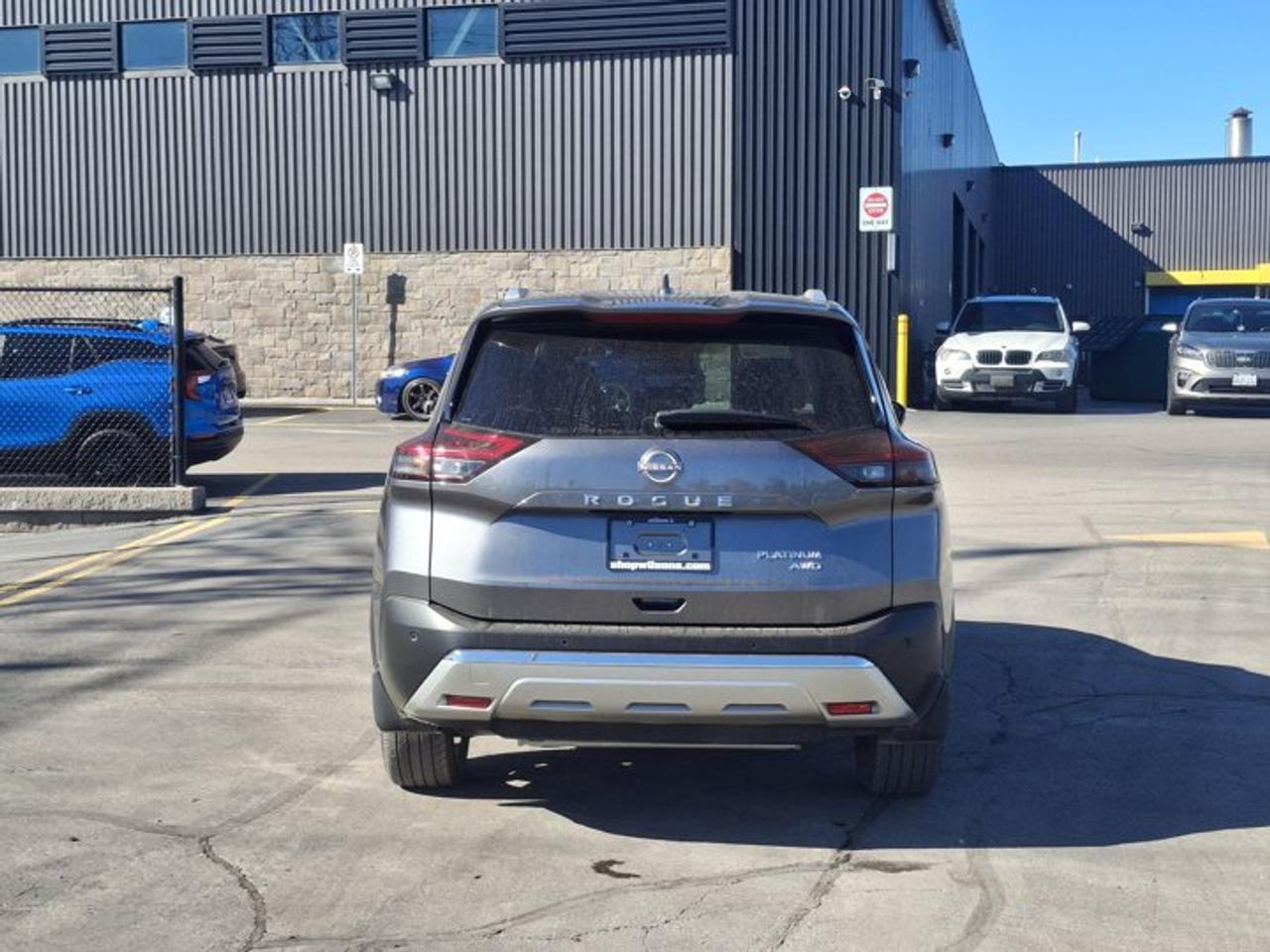 2023 Nissan Rogue Platinum AWD | Leather | Sunroof | Nav | HUD | 360 Camera | Bose | 19" Wheels | and More ! Photo