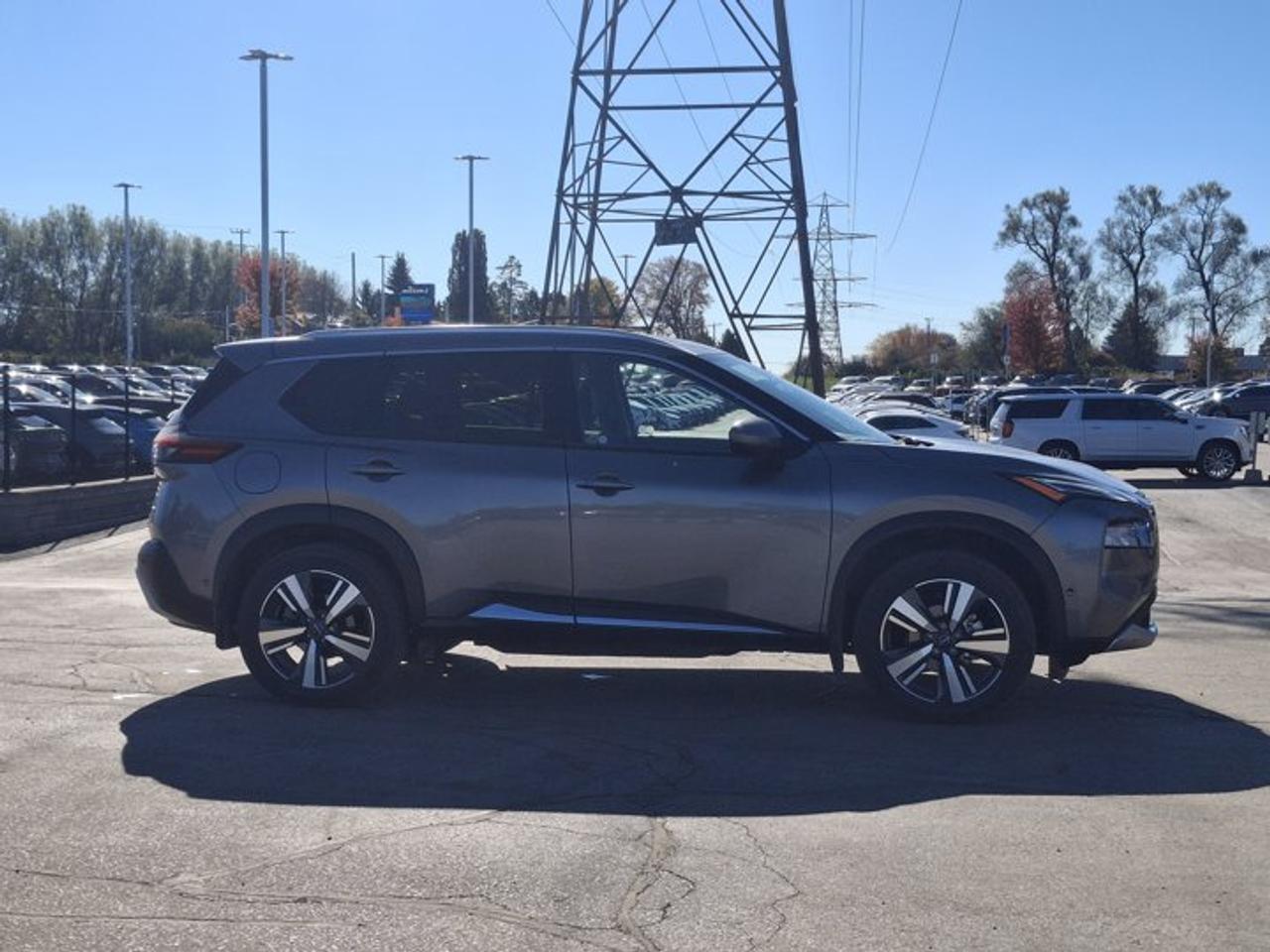2023 Nissan Rogue Platinum AWD | Leather | Sunroof | Nav | HUD | 360 Camera | Bose | 19" Wheels | and More ! Photo