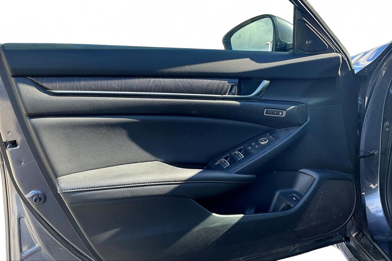 2022 Honda Accord Sedan Touring 2.0 | Remote Start | Heated Seats Photo