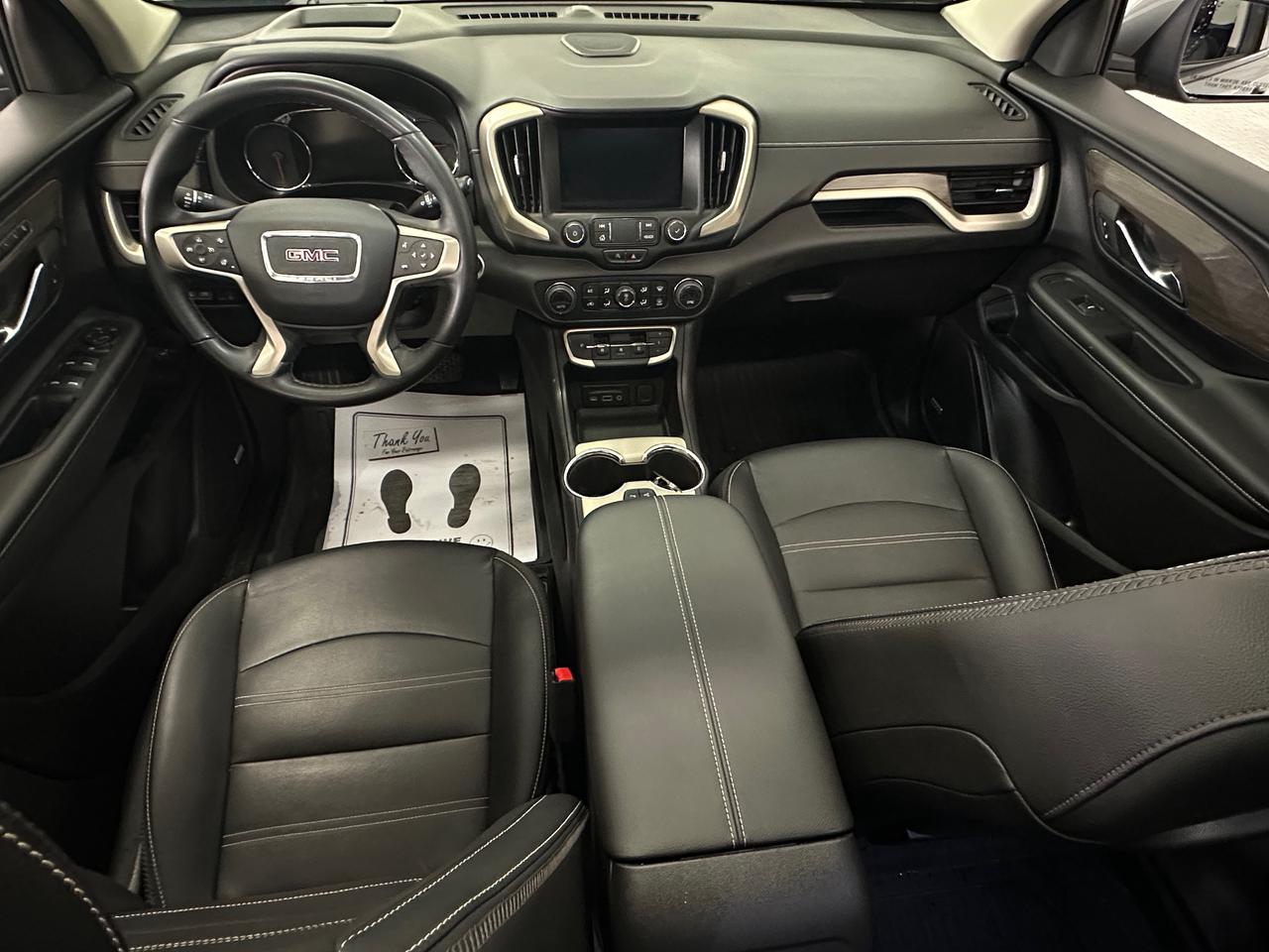2024 GMC Terrain Denali DENALI/AWD/PANOROOF/LEATHER/NAVI/30KM/OFF 1 OWNER LEASE! Photo