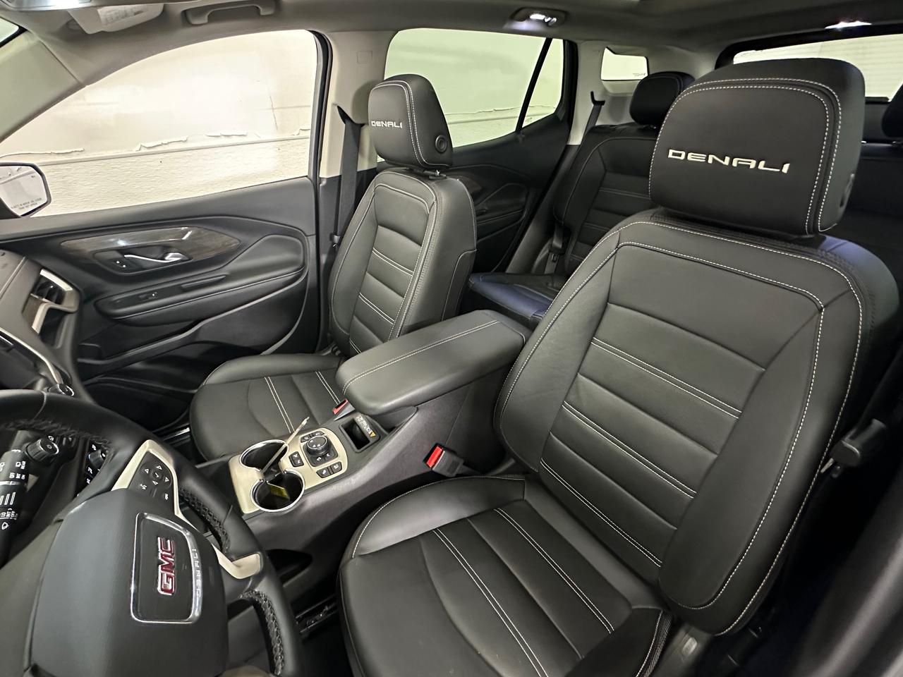 2024 GMC Terrain Denali DENALI/AWD/PANOROOF/LEATHER/NAVI/30KM/OFF 1 OWNER LEASE! Photo