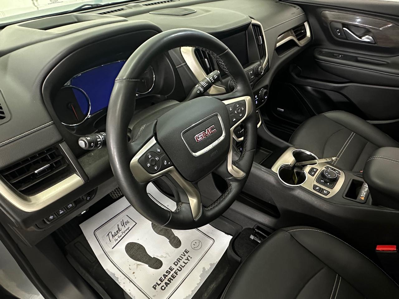 2024 GMC Terrain Denali DENALI/AWD/PANOROOF/LEATHER/NAVI/30KM/OFF 1 OWNER LEASE! Photo