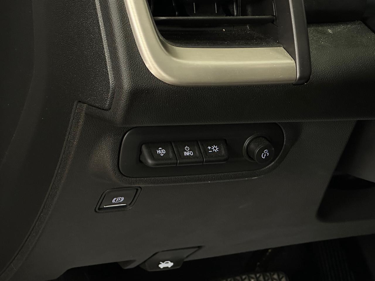 2024 GMC Terrain Denali DENALI/AWD/PANOROOF/LEATHER/NAVI/30KM/OFF 1 OWNER LEASE! Photo