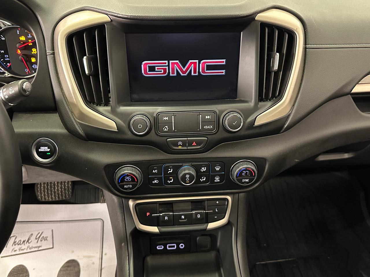 2024 GMC Terrain Denali DENALI/AWD/PANOROOF/LEATHER/NAVI/30KM/OFF 1 OWNER LEASE! Photo