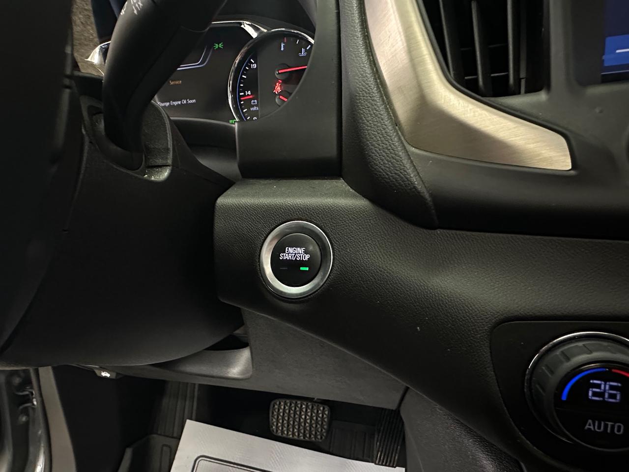 2024 GMC Terrain Denali DENALI/AWD/PANOROOF/LEATHER/NAVI/30KM/OFF 1 OWNER LEASE! Photo