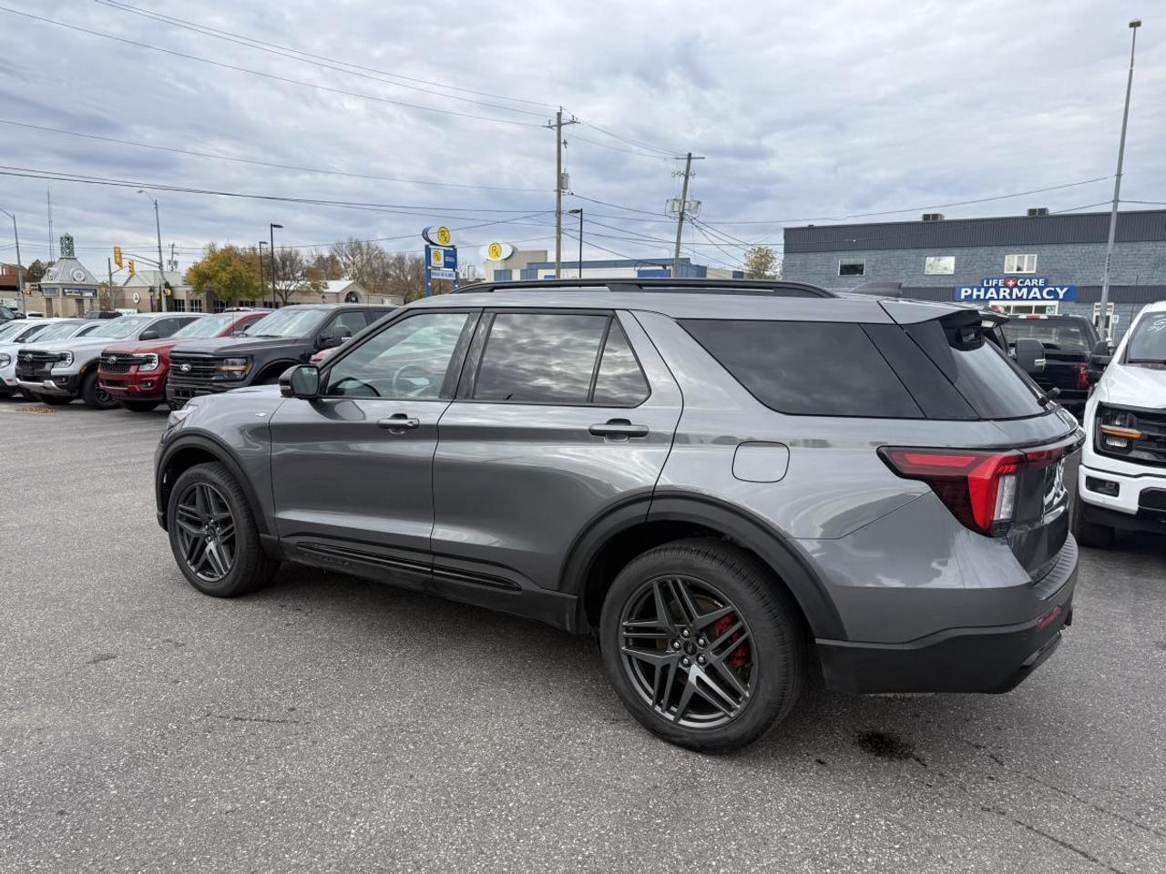2025 Ford Explorer ST-Line Photo