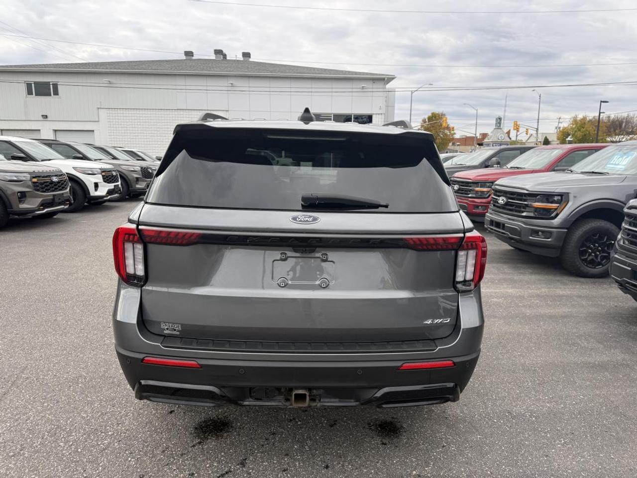 2025 Ford Explorer ST-Line Photo3