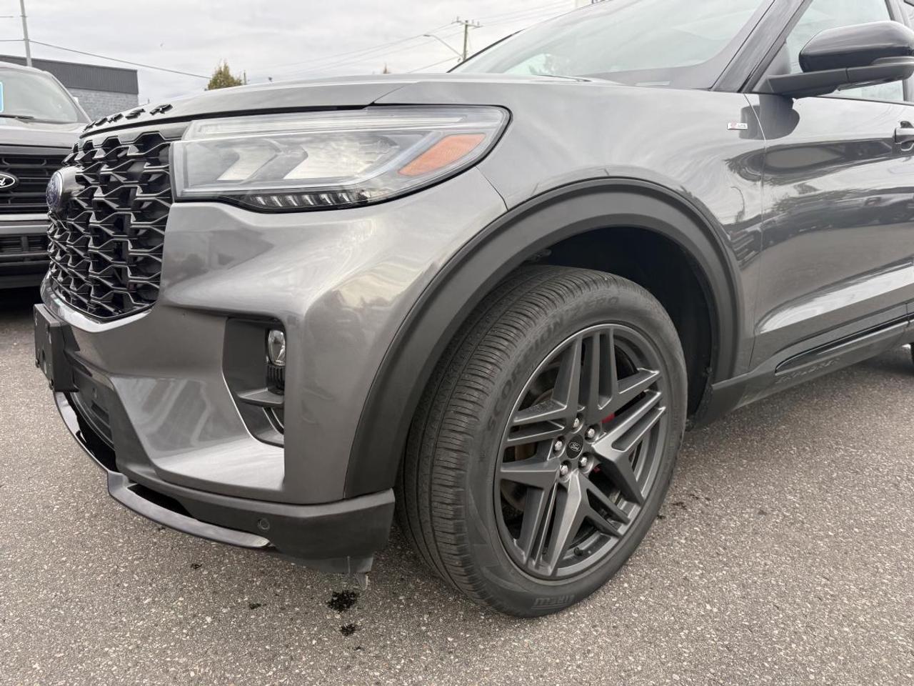 2025 Ford Explorer ST-Line Photo