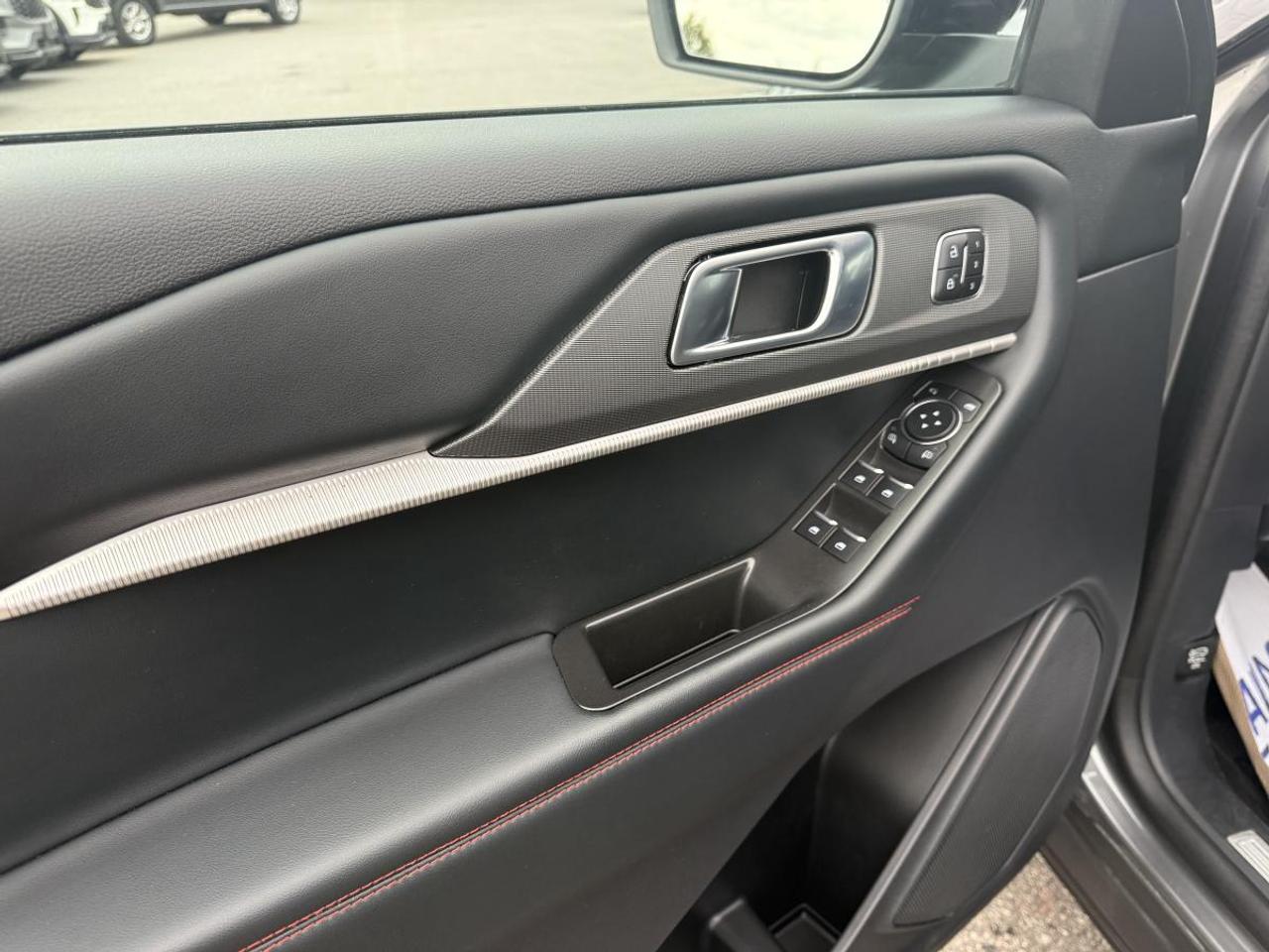 2025 Ford Explorer ST-Line Photo