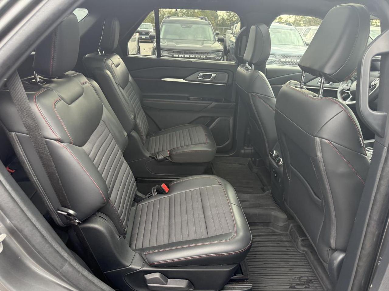 2025 Ford Explorer ST-Line Photo