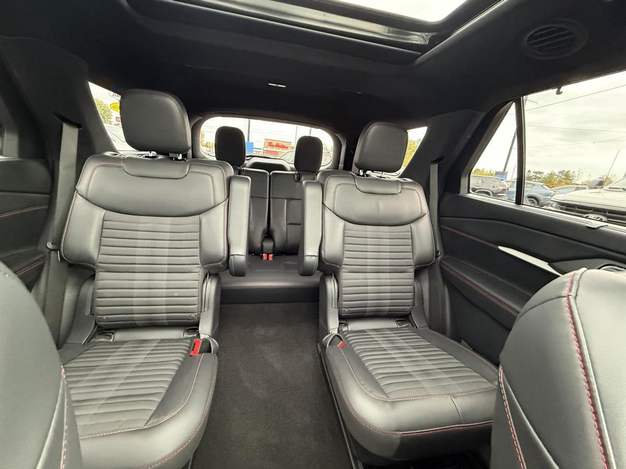 2025 Ford Explorer ST-Line Photo