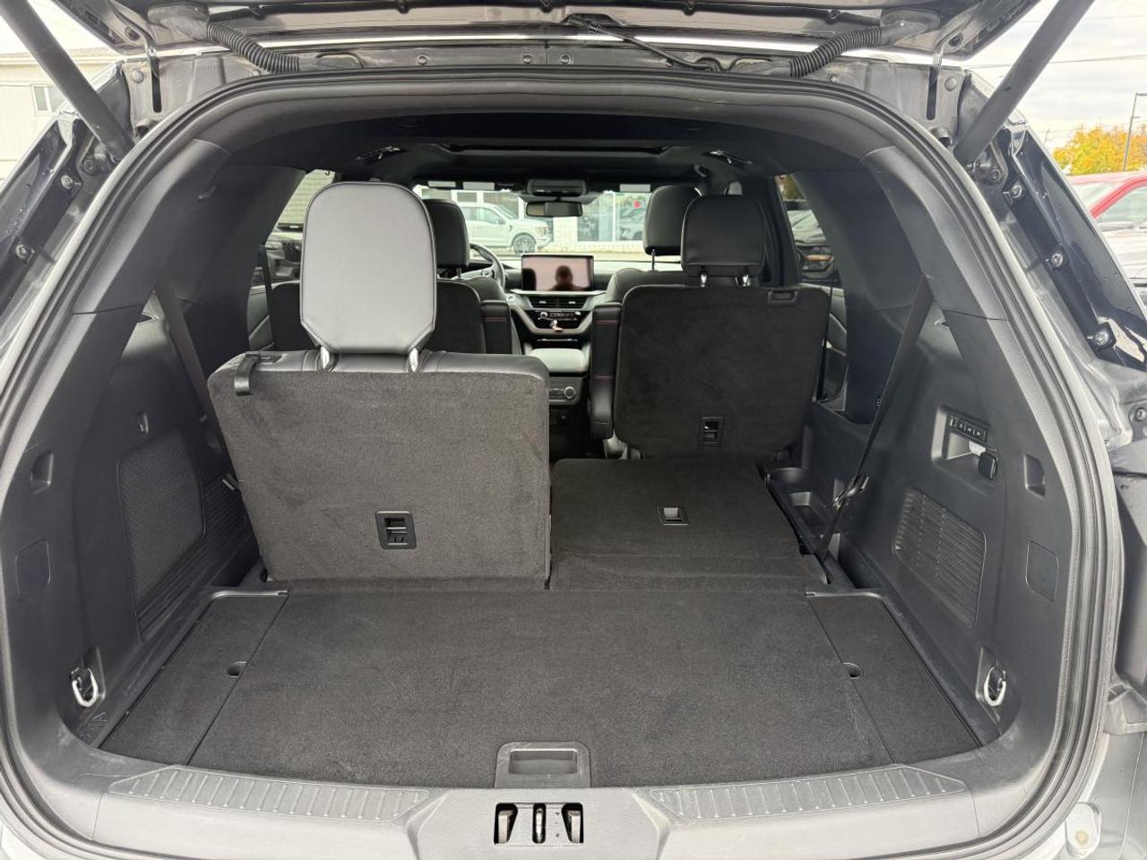 2025 Ford Explorer ST-Line Photo