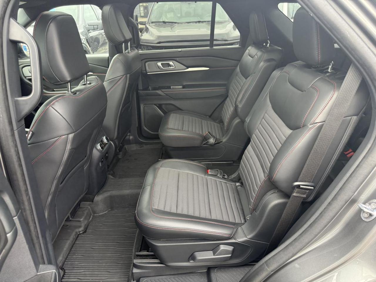 2025 Ford Explorer ST-Line Photo