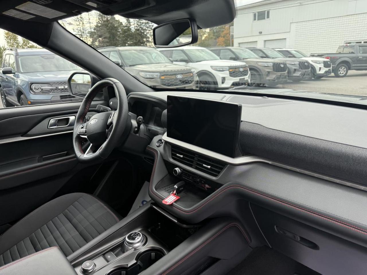 2025 Ford Explorer ST-Line Photo