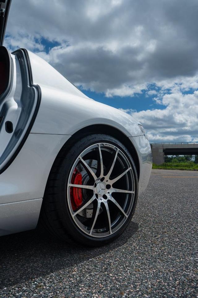 2012 Mercedes-Benz SLS AMG SLS AMG GULLWING Photo5