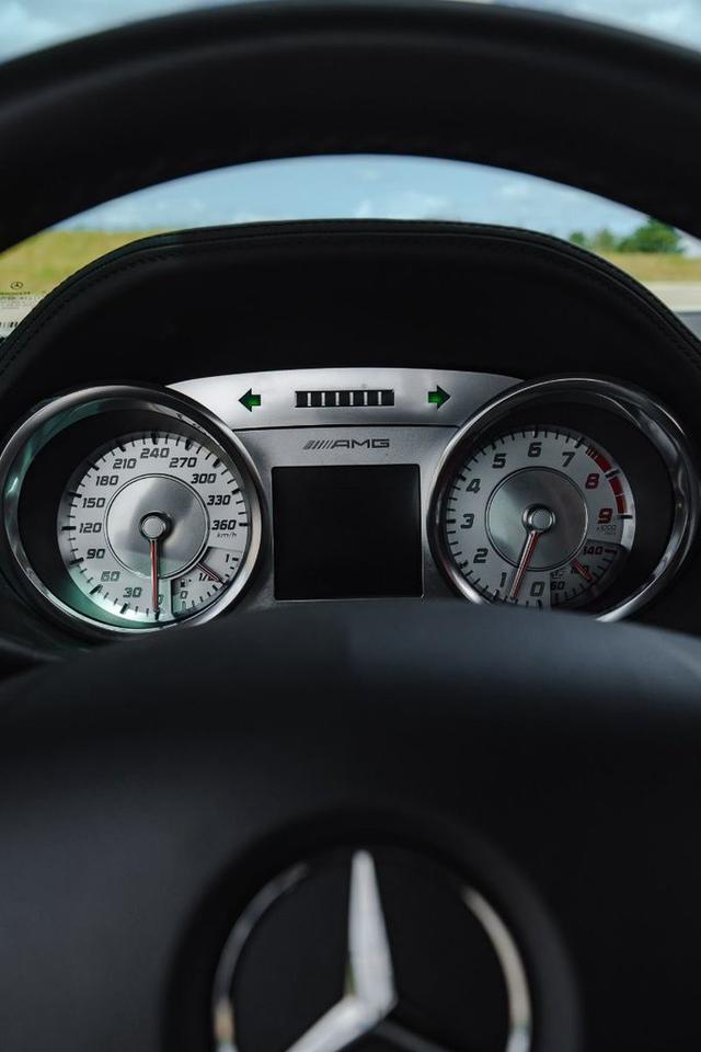 2012 Mercedes-Benz SLS AMG SLS AMG GULLWING Photo