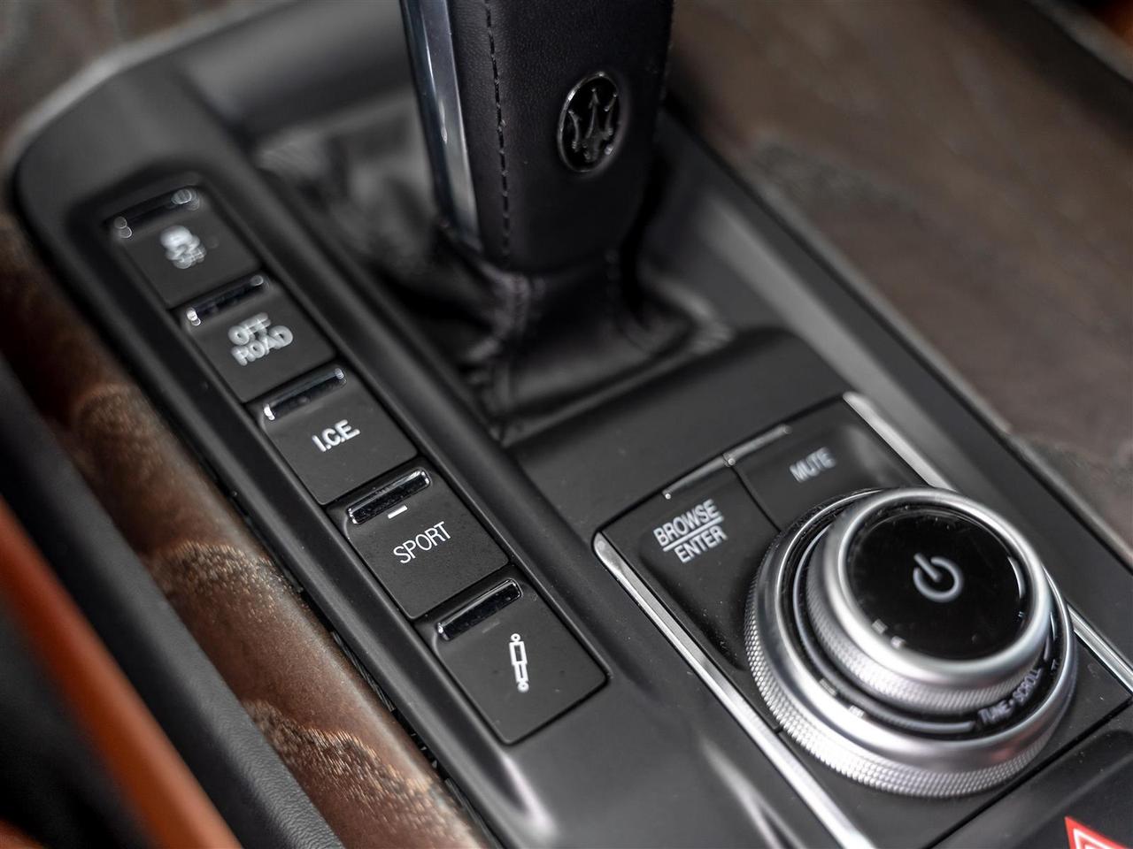 2021 Maserati Levante GranLusso|Luxury Package|Zegna Interior Photo