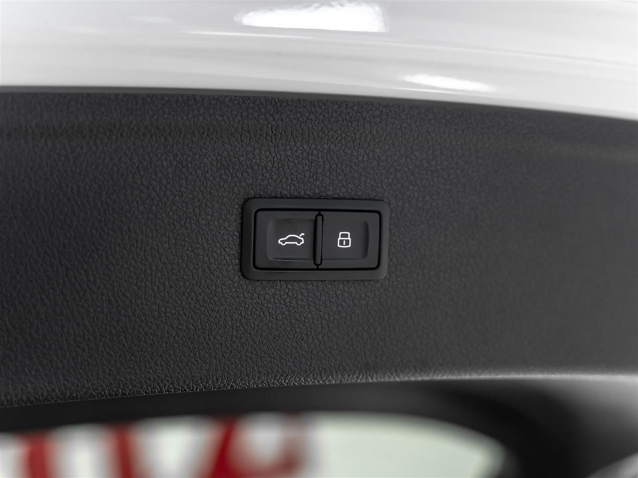 2023 Audi Q5 Komfort|Black Optics Pkg|Side Assist|19inch Sport Wheels Photo