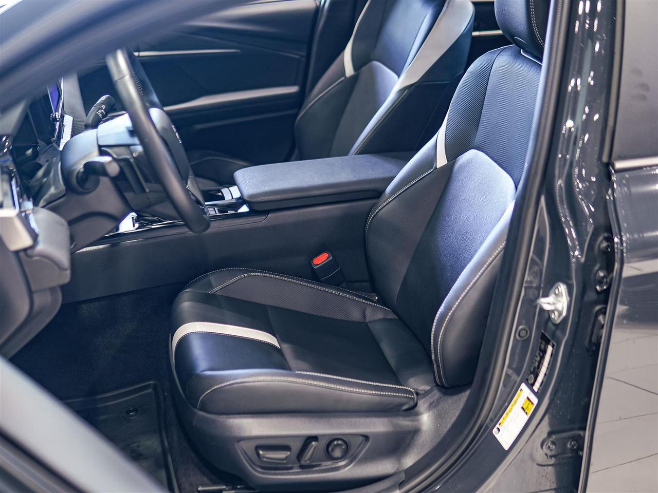2025 Toyota Camry HYBRID SE | HYBRID | LEATHER | NO ACCIDENTS Photo