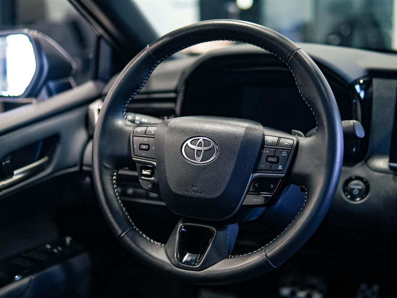 2025 Toyota Camry HYBRID SE | HYBRID | LEATHER | NO ACCIDENTS Photo