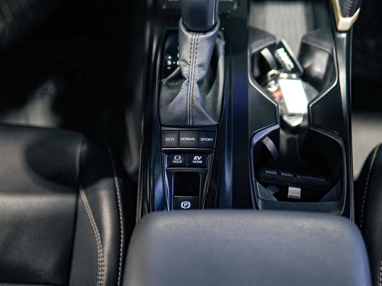 2025 Toyota Camry HYBRID SE | HYBRID | LEATHER | NO ACCIDENTS Photo