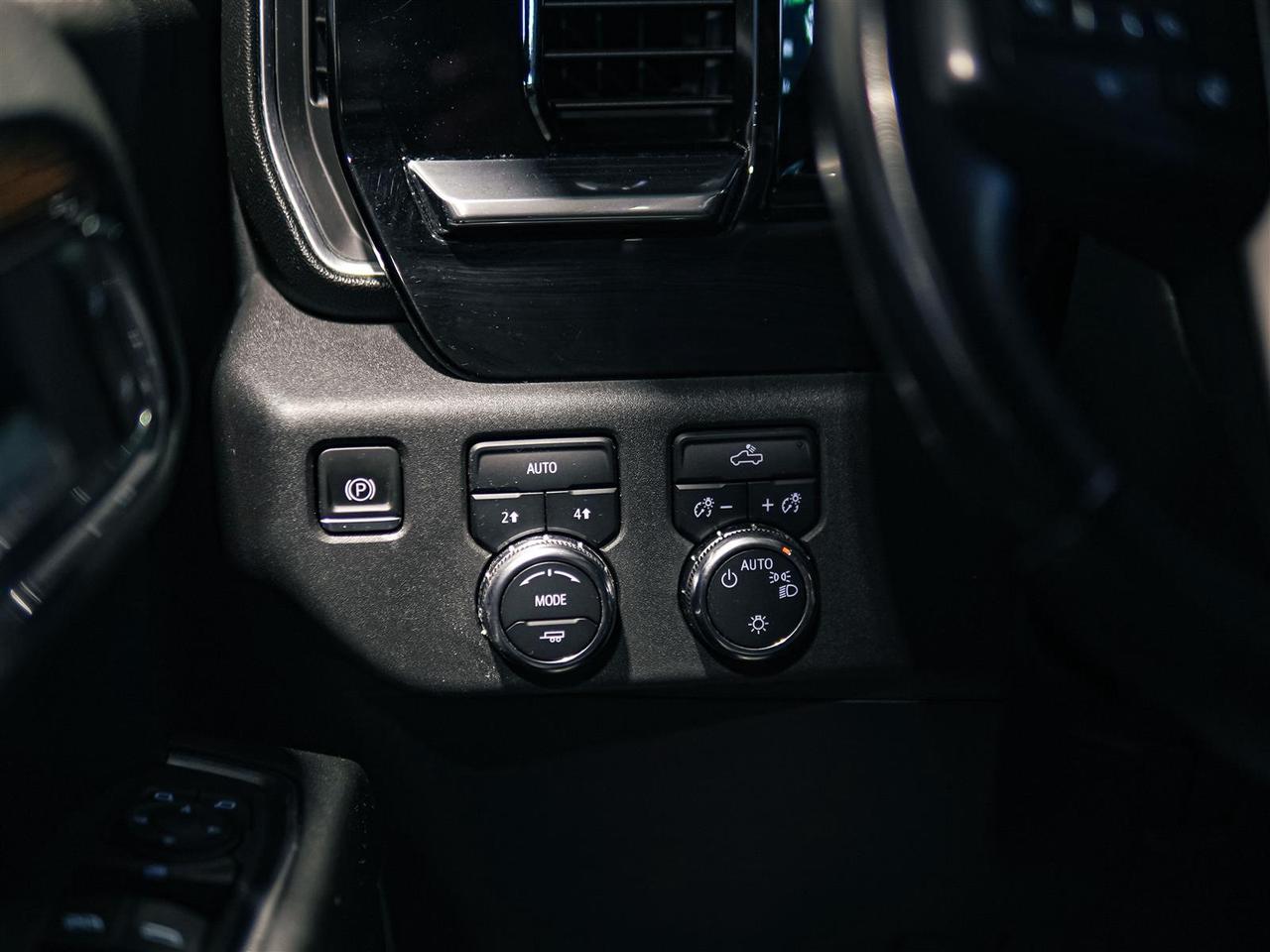 2023 GMC Sierra 1500 SLE CREW CAB 5.3L V8 4X4 | NO ACCIDENTS | 1 OWNR Photo