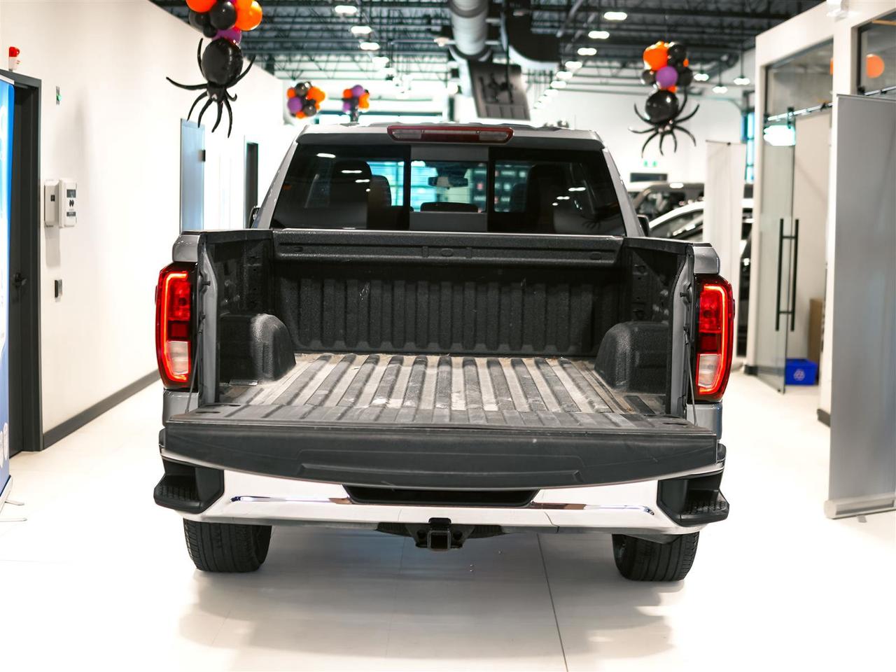 2023 GMC Sierra 1500 SLE CREW CAB 5.3L V8 4X4 | NO ACCIDENTS | 1 OWNR Photo