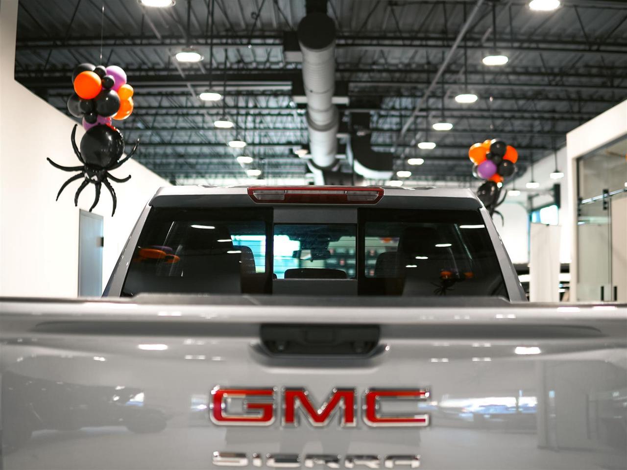 2023 GMC Sierra 1500 SLE CREW CAB 5.3L V8 4X4 | NO ACCIDENTS | 1 OWNR Photo