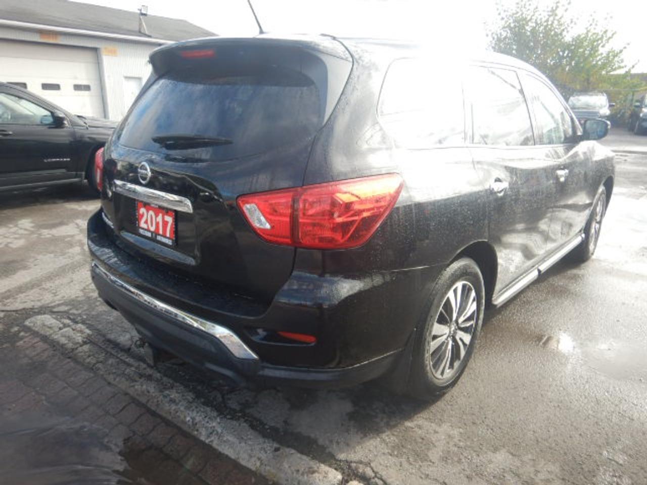 2017 Nissan Pathfinder S Photo