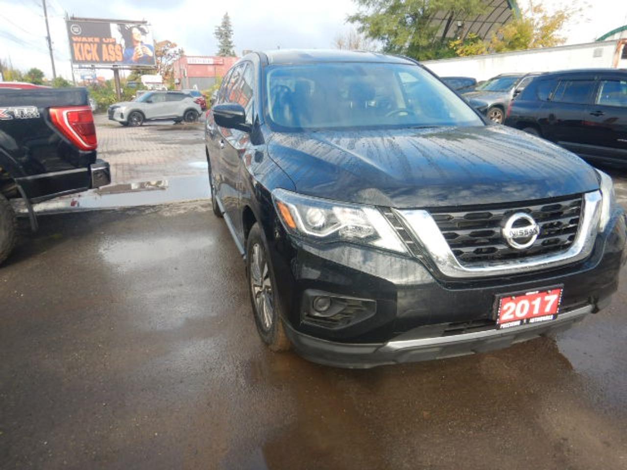 2017 Nissan Pathfinder S Photo2