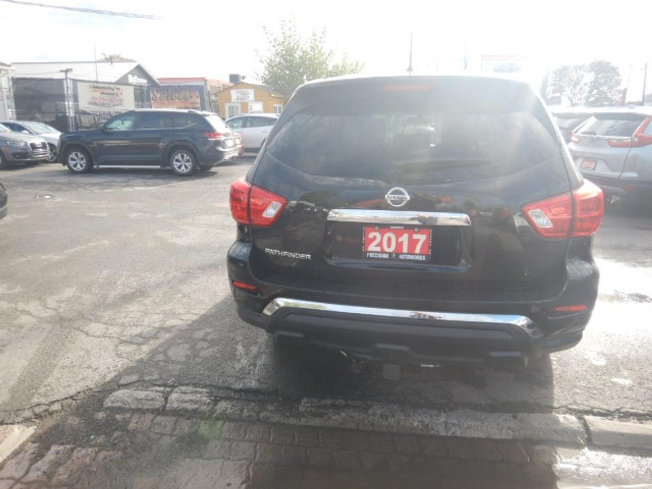 2017 Nissan Pathfinder S Photo