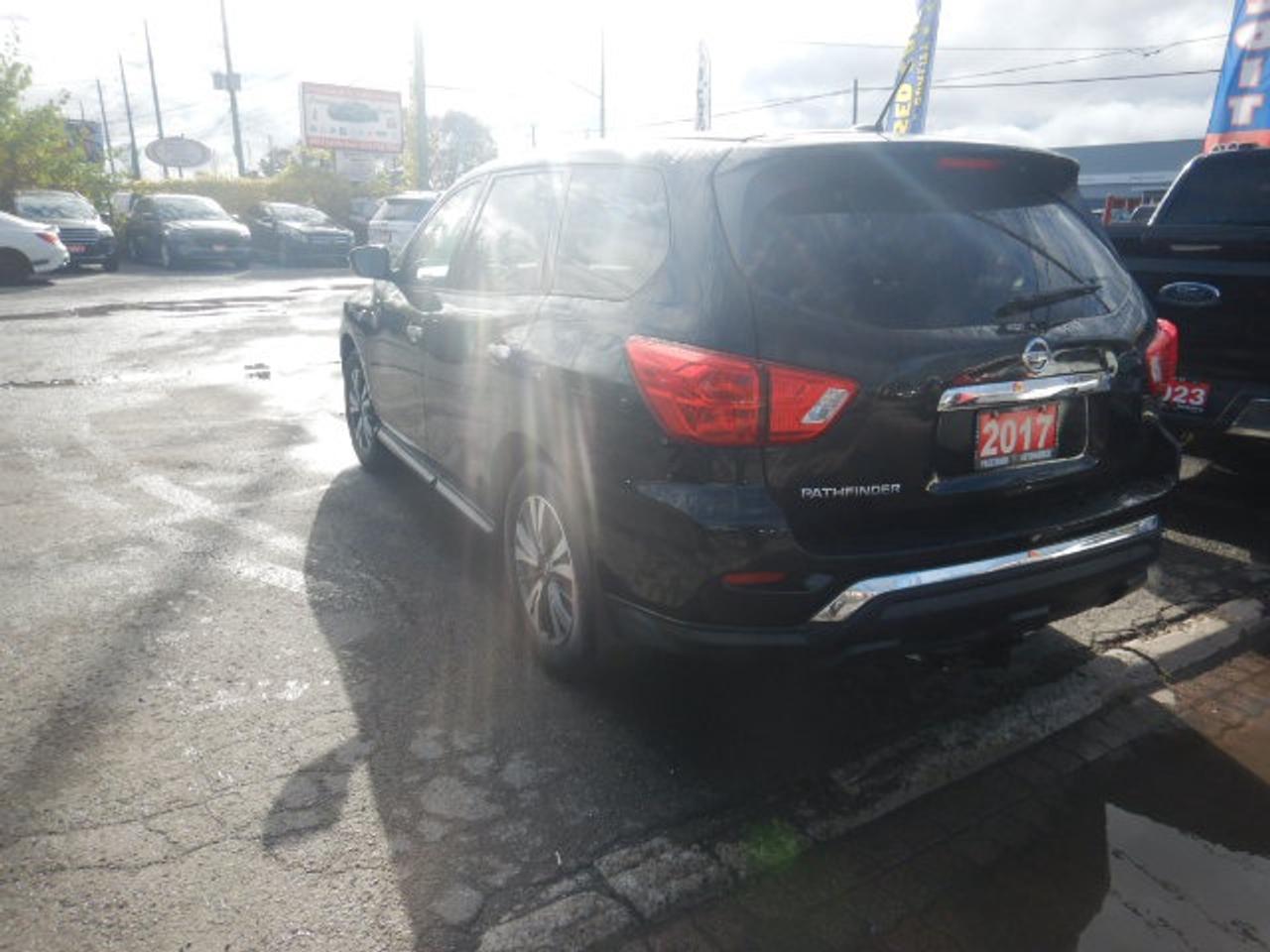 2017 Nissan Pathfinder S Photo