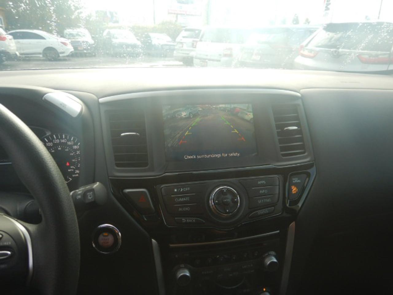 2017 Nissan Pathfinder S Photo