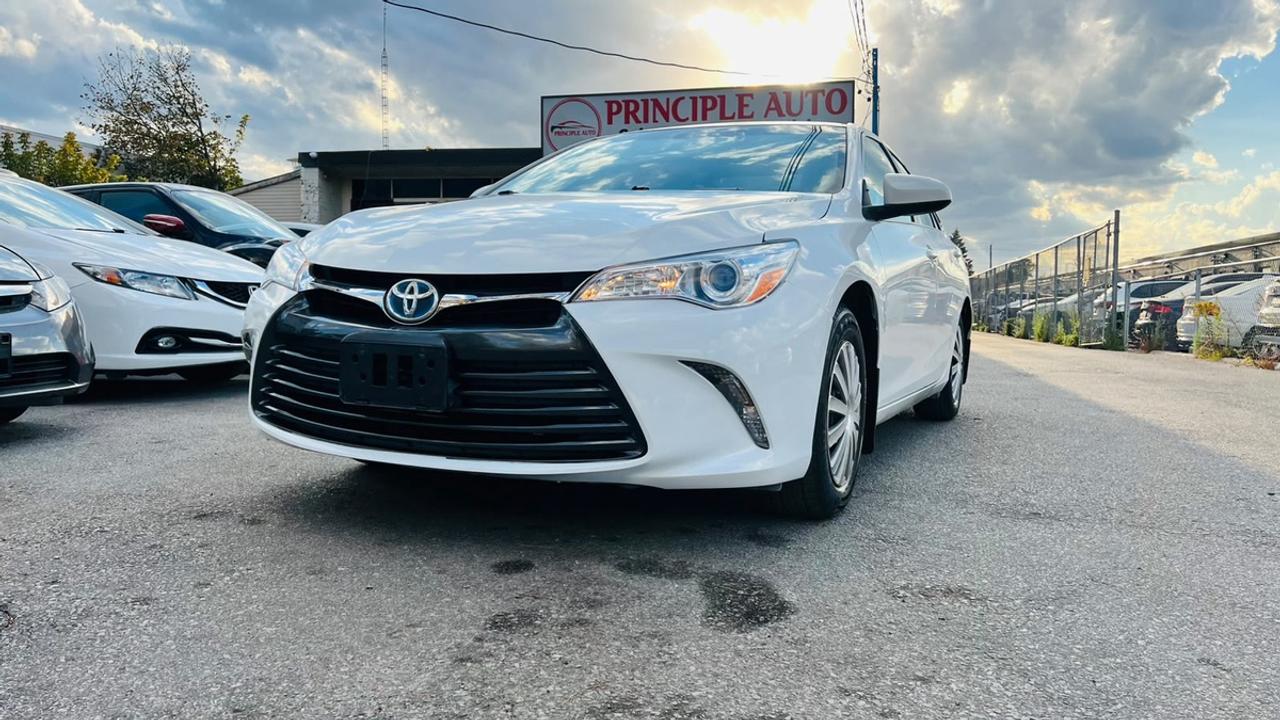 2016 Toyota Camry HYBRID LE Photo0